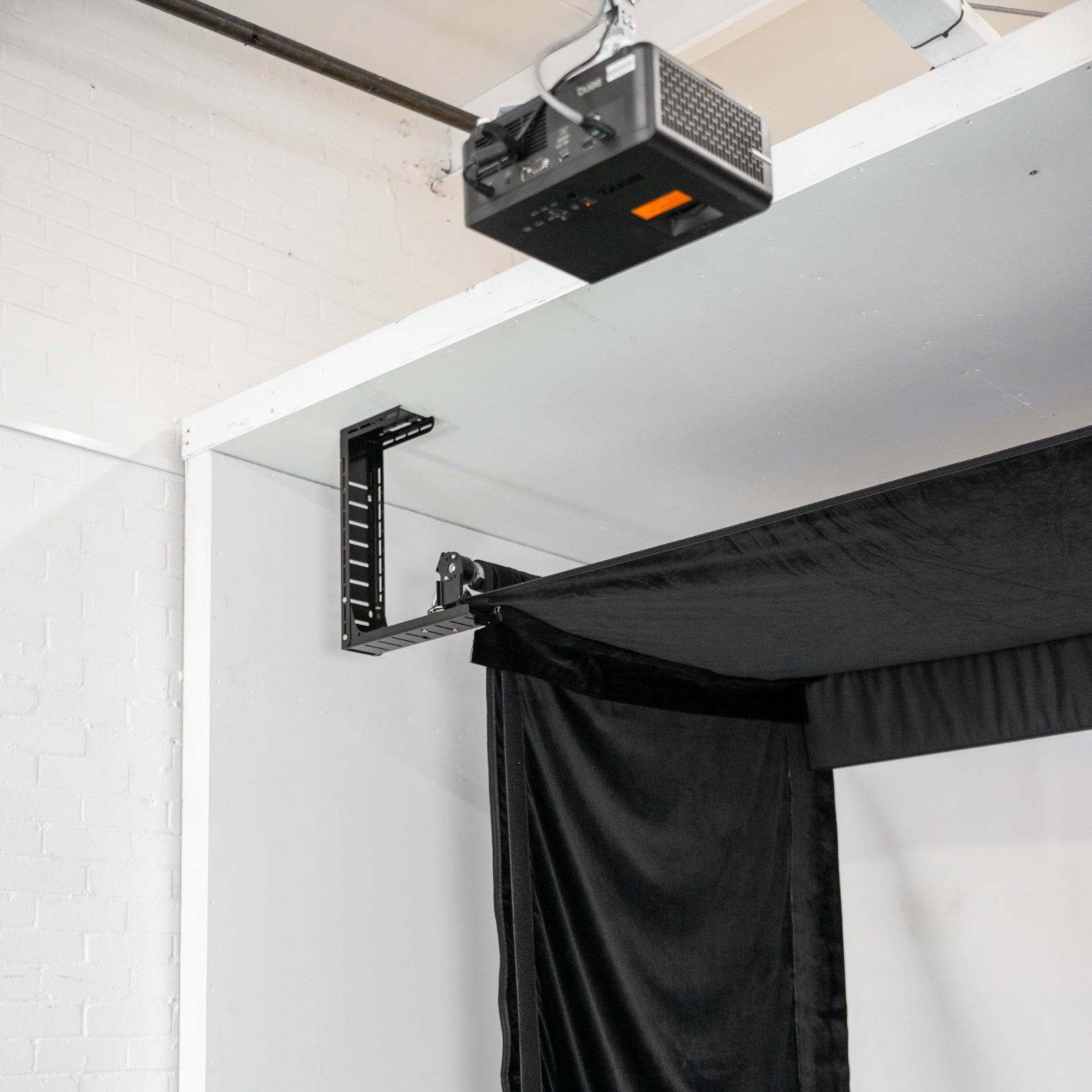 Golfbays Retractable Simbox Golf Simulator Enclosure - W 3.2m x H 3m x D 1.2m